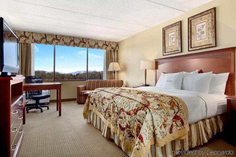 Doubletree By Hilton Charlottesville Room photo