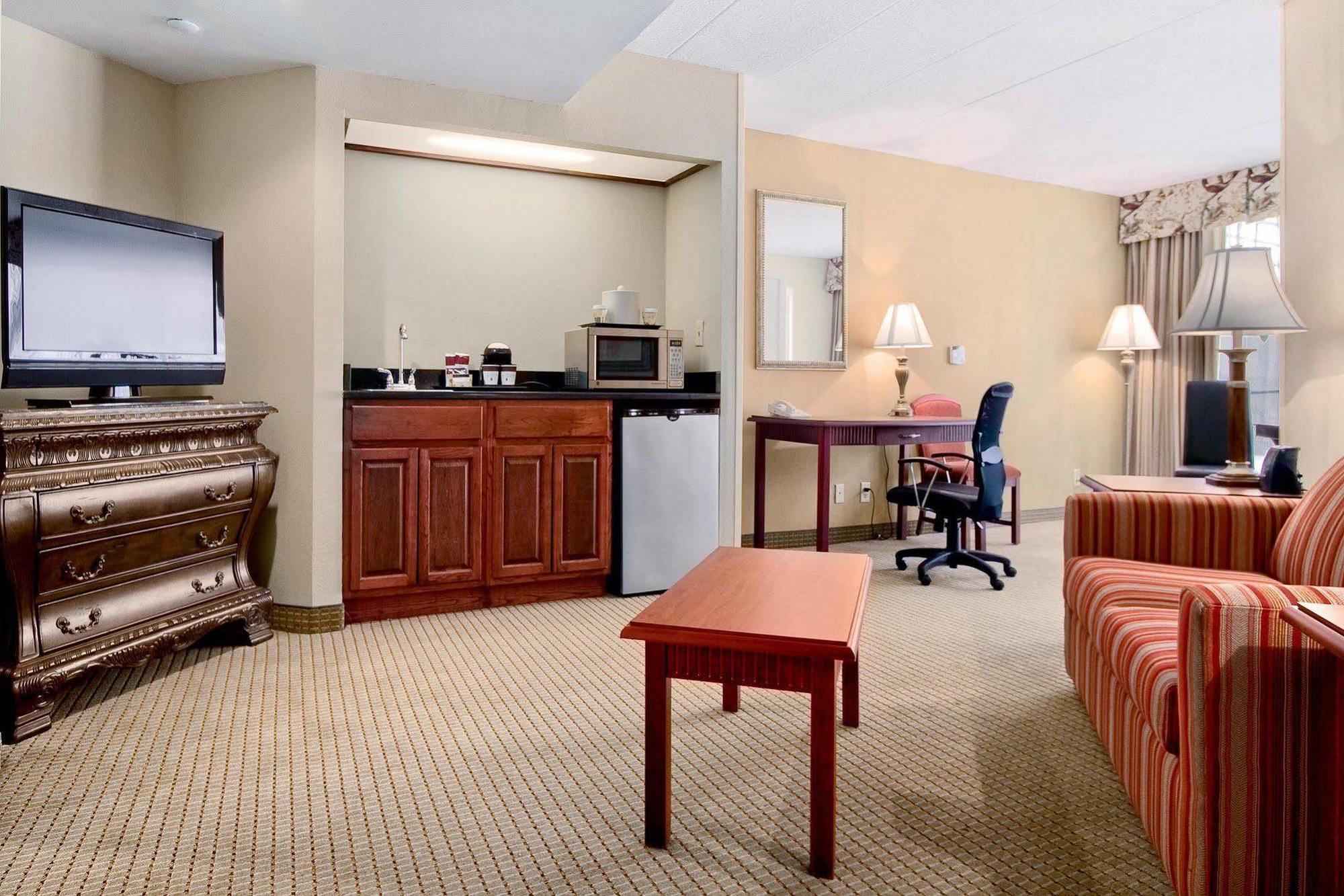 Doubletree By Hilton Charlottesville Room photo